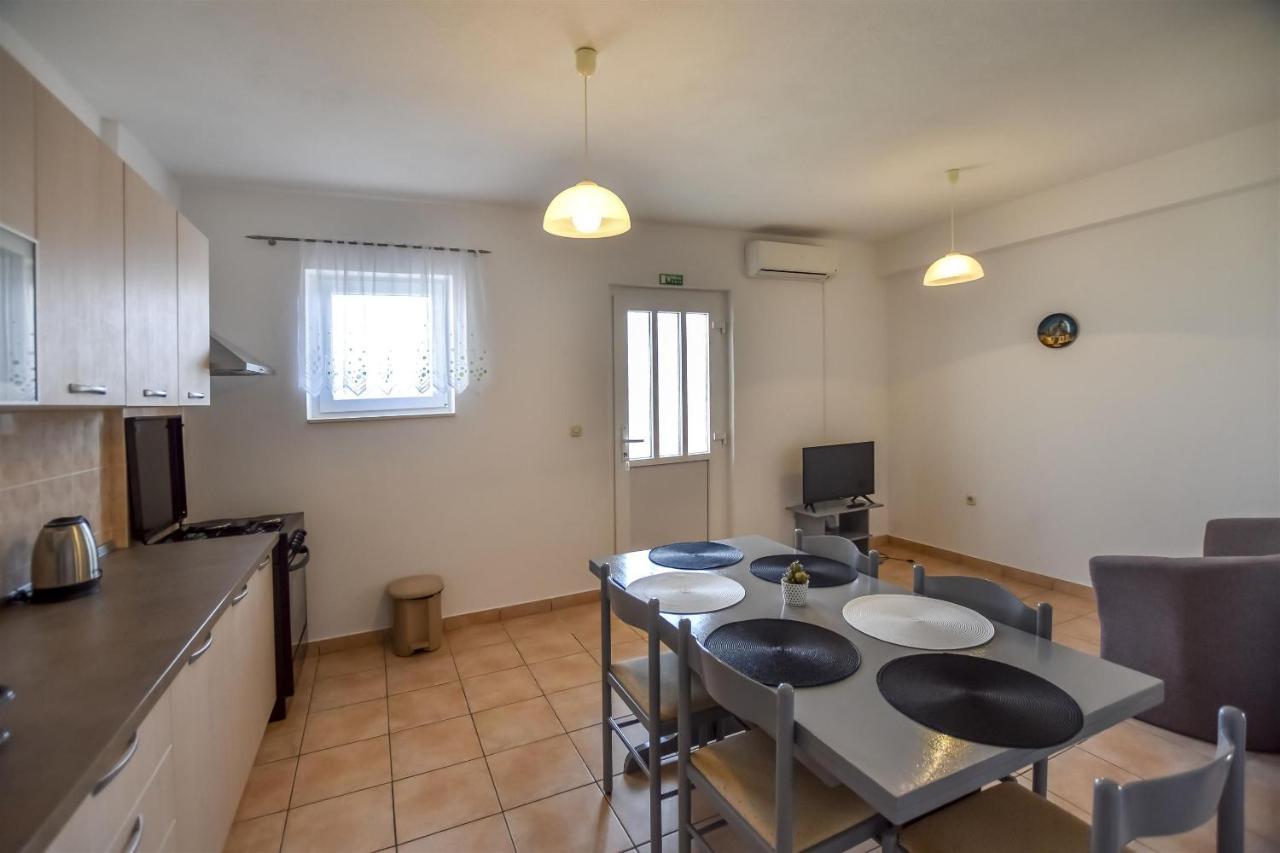 Nera Apartment *